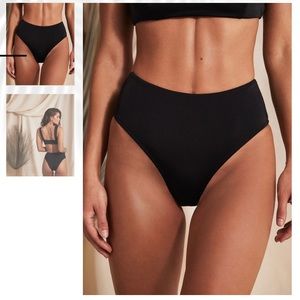 Tan lines Naxos bottom